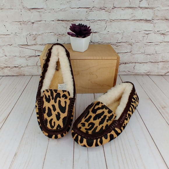 UGG Australia Leopard Calf Hair Sheepskin Moccasin - Picture 2 of 8